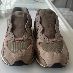 New Balance Taupe and Olive Athletic Shoes - No Laces